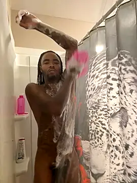 Snapshot of TattedRasta2x0 chatting on 11.22.25 TattedRasta2x0 online show from 11.22.25