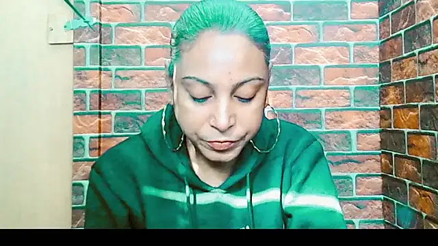 Snapshot of indian_spice_girl chatting on 06.23.26 indian spice girl online show from 06.23.26