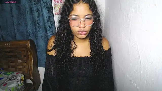 Snapshot of chleo_rosse chatting on 12.22.25 chleo rosse online show from 12.22.25