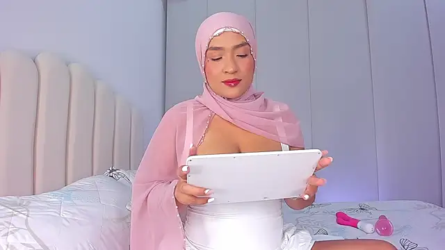 Amira-Zahra online show from 04.26.26