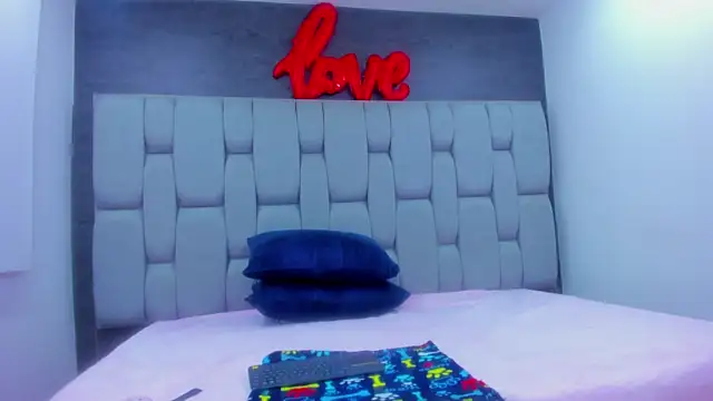 Snapshot of Sarita_Ass chatting on 11.27.25 Sarita Ass online show from 11.27.25