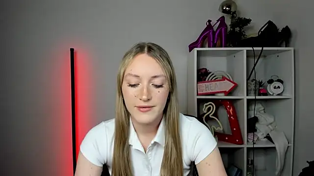 EvelynBlond online show from 04.22.26