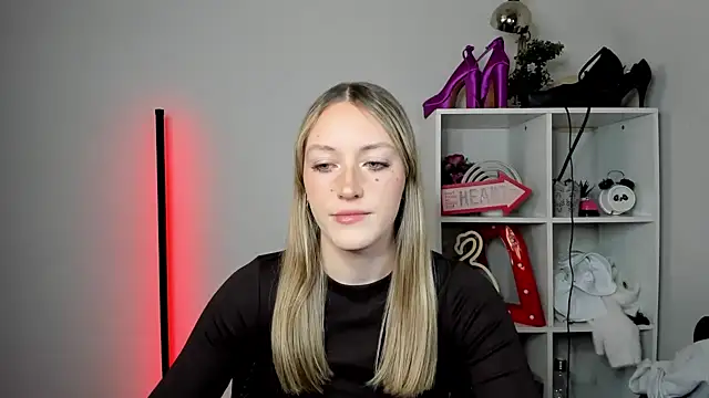 EvelynBlond online show from 04.24.26