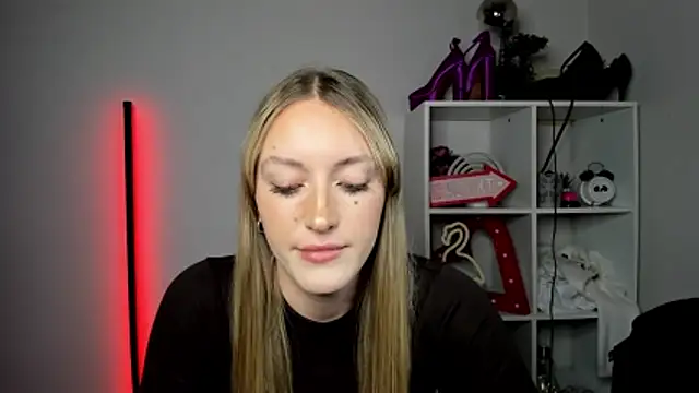 EvelynBlond online show from 04.29.26