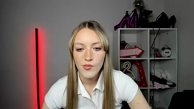 EvelynBlond online show from 04.30.26