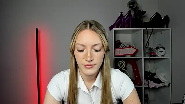EvelynBlond online show from 05.06.26