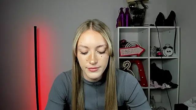 EvelynBlond online show from 05.11.26