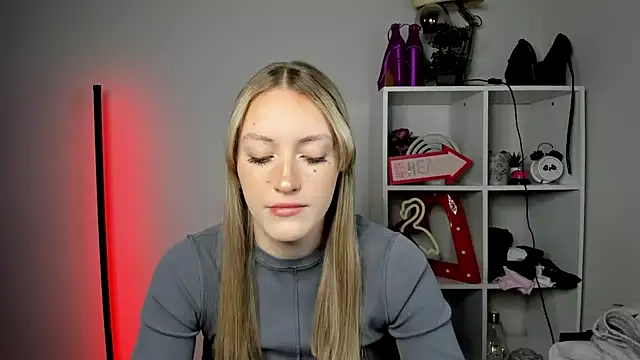 EvelynBlond online show from 05.12.26