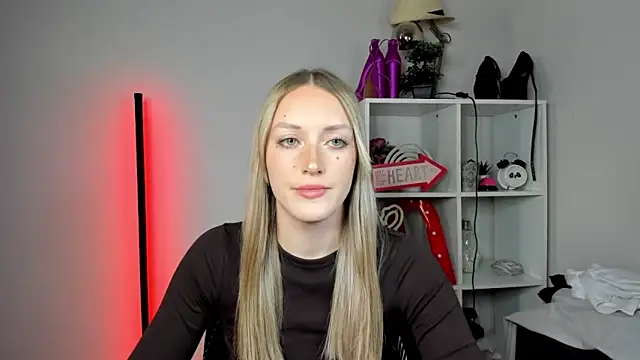 EvelynBlond online show from 05.18.26