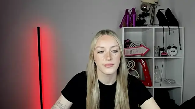 EvelynBlond online show from 06.10.26