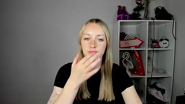 EvelynBlond online show from 06.11.26
