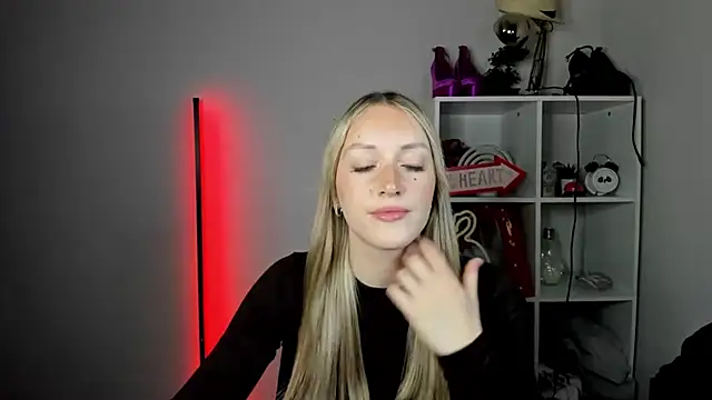 EvelynBlond online show from 06.16.26