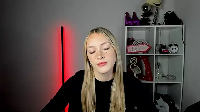 EvelynBlond online show from 06.25.26