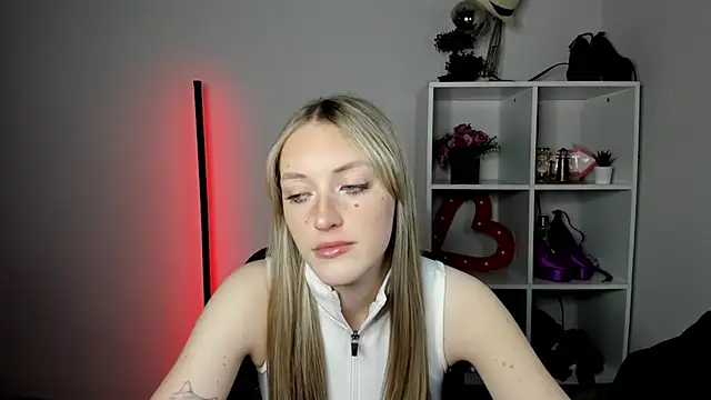 EvelynBlond online show from 07.10.26