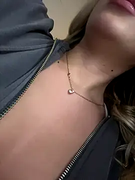 Snapshot of saliha_pinky_ chatting on 12.20.25 saliha pinky online show from 12.20.25