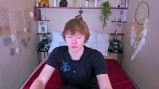 Snapshot of DonaldWoon chatting on 12.22.25 DonaldWoon online show from 12.22.25