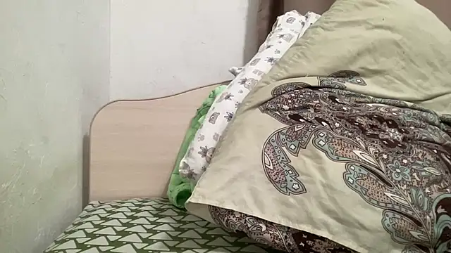 Snapshot of alisa_kitcat chatting on 12.17.25 alisa kitcat online show from 12.17.25