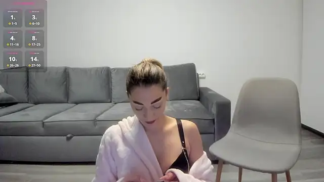 Snapshot of rossana_doll chatting on 11.25.25 rossana doll online show from 11.25.25