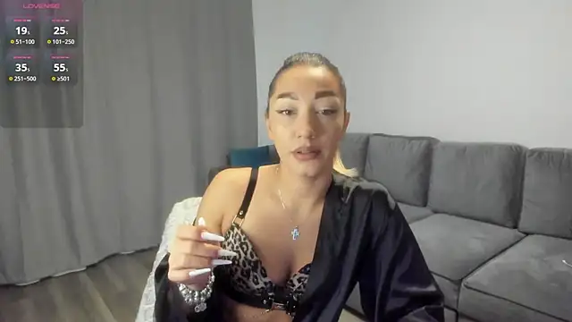 Snapshot of rossana_doll chatting on 01.12.26 rossana doll online show from 01.12.26