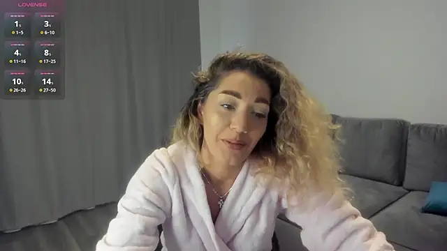 Snapshot of rossana_doll chatting on 01.14.26 rossana doll online show from 01.14.26