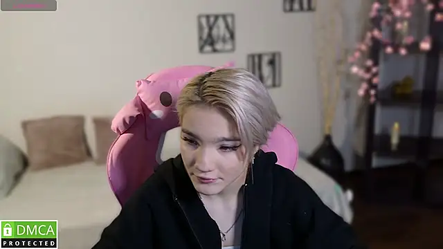 Snapshot of Megan_Lora chatting on 11.24.25 Megan Lora online show from 11.24.25