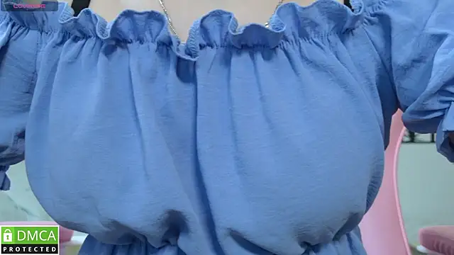 Snapshot of Megan_Lora chatting on 12.19.25 Megan Lora online show from 12.19.25