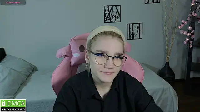 Snapshot of Megan_Lora chatting on 01.08.26 Megan Lora online show from 01.08.26