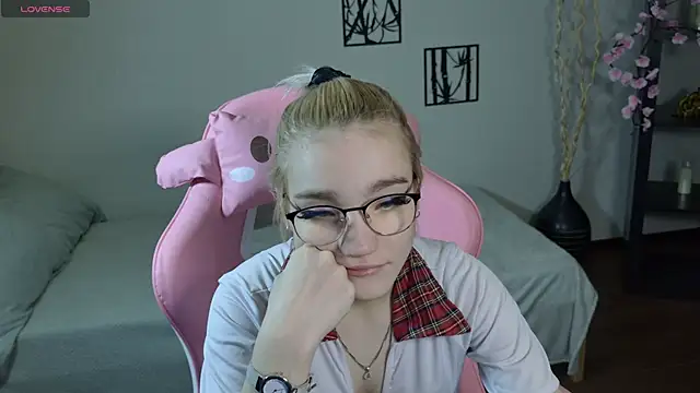 Snapshot of Megan_Lora chatting on 01.10.26 Megan Lora online show from 01.10.26