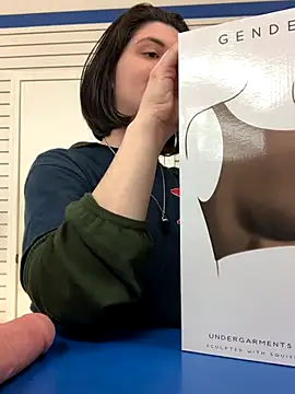 Snapshot of Kora_Kat chatting on 12.17.25 Kora Kat online show from 12.17.25