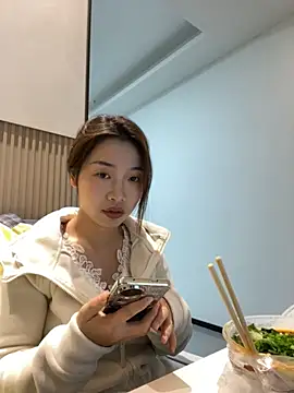 Snapshot of GYYoo chatting on 11.26.25 GYYoo online show from 11.26.25