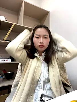 Snapshot of GYYoo chatting on 11.28.25 GYYoo online show from 11.28.25