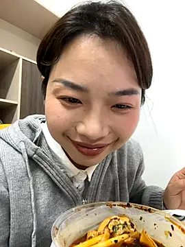 Snapshot of GYYoo chatting on 11.30.25 GYYoo online show from 11.30.25