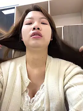 Snapshot of GYYoo chatting on 12.19.25 GYYoo online show from 12.19.25