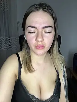 Snapshot of SoniaLav chatting on 02.11.26 SoniaLav online show from 02.11.26