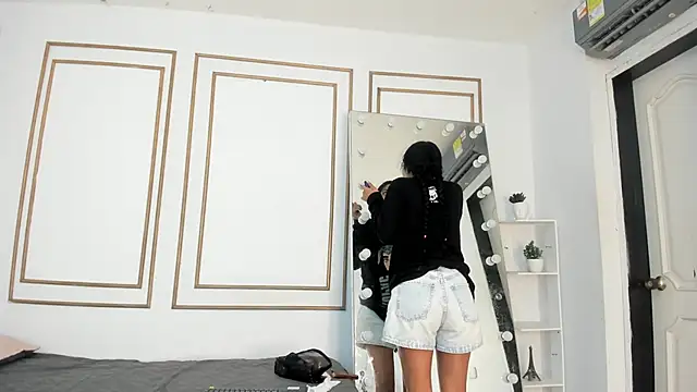 Snapshot of daviana_hill chatting on 02.01.26 daviana hill online show from 02.01.26