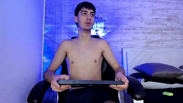 Snapshot of Emir_Ozan_ chatting on 12.03.25 Emir Ozan online show from 12.03.25