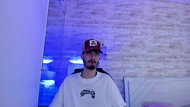 Snapshot of Emir_Ozan_ chatting on 01.10.26 Emir Ozan online show from 01.10.26