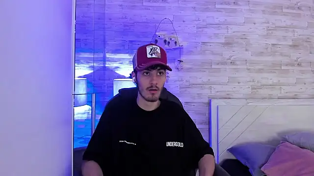 Snapshot of Emir_Ozan_ chatting on 02.01.26 Emir Ozan online show from 02.01.26