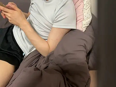 Snapshot of __kim chatting on 04.24.26 kim online show from 04.24.26