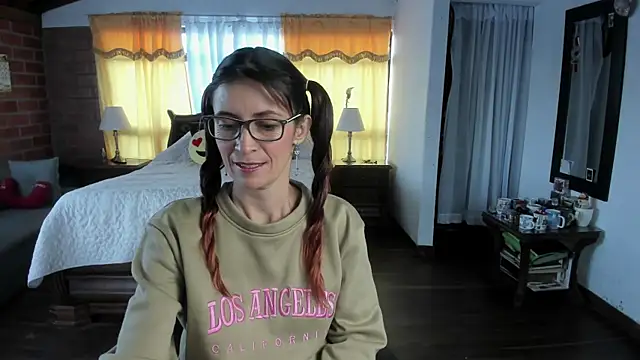 Snapshot of Charlotte-Willson chatting on 05.09.26 Charlotte-Willson online show from 05.09.26