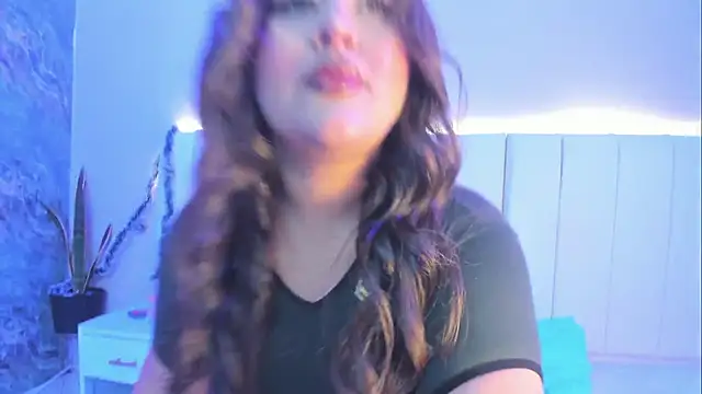 Snapshot of laurengarcia chatting on 12.04.25 laurengarcia online show from 12.04.25