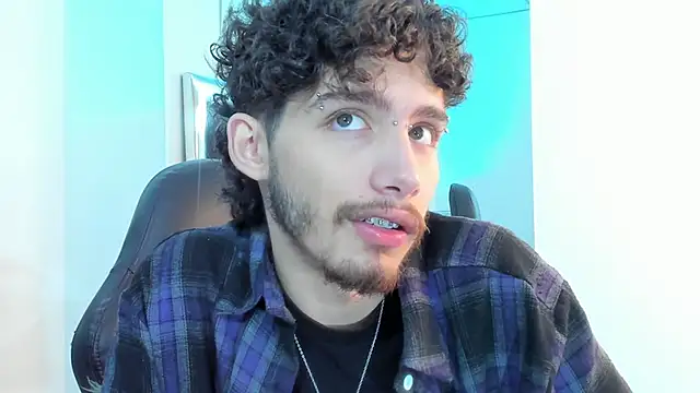 Snapshot of JojoBraando chatting on 11.29.25 JojoBraando online show from 11.29.25