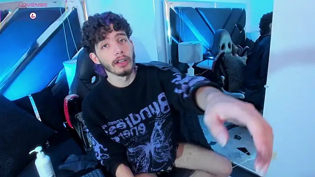 Snapshot of JojoBraando chatting on 12.14.25 JojoBraando online show from 12.14.25