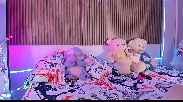 Snapshot of Hayley-Fox chatting on 12.14.25 Hayley-Fox online show from 12.14.25