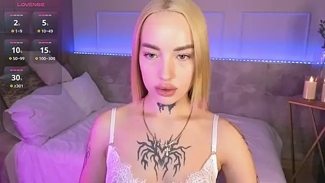 Snapshot of MarquiseMuse chatting on 12.16.25 MarquiseMuse online show from 12.16.25