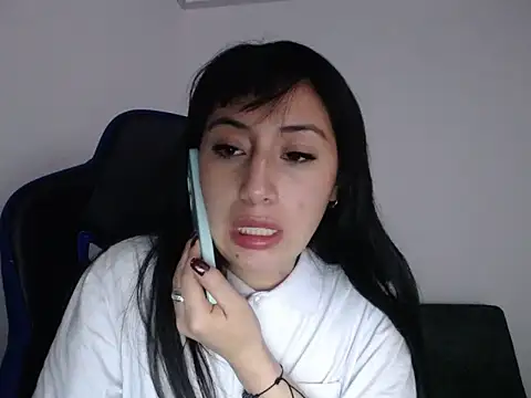 Snapshot of luisa_homes chatting on 12.14.25 luisa homes online show from 12.14.25