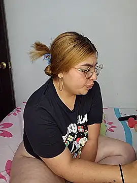 Snapshot of mila_curvy chatting on 12.18.25 mila curvy online show from 12.18.25