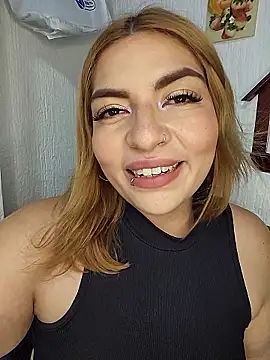 Snapshot of mila_curvy chatting on 01.10.26 mila curvy online show from 01.10.26