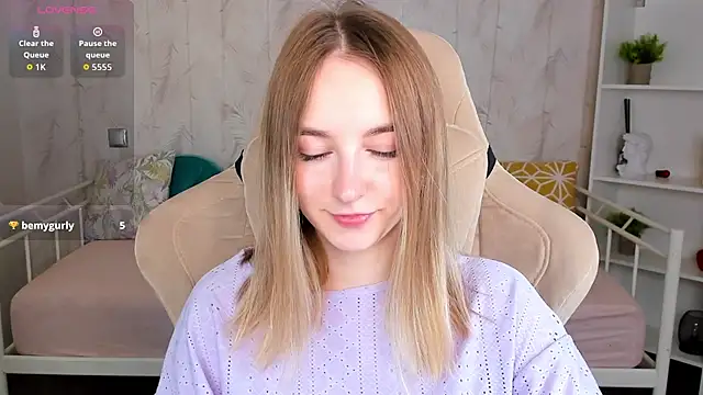 Shy Polly online show from 03.05.26