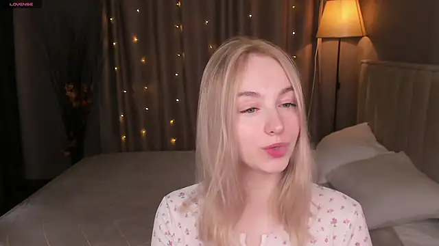 Shy Polly online show from 04.26.26